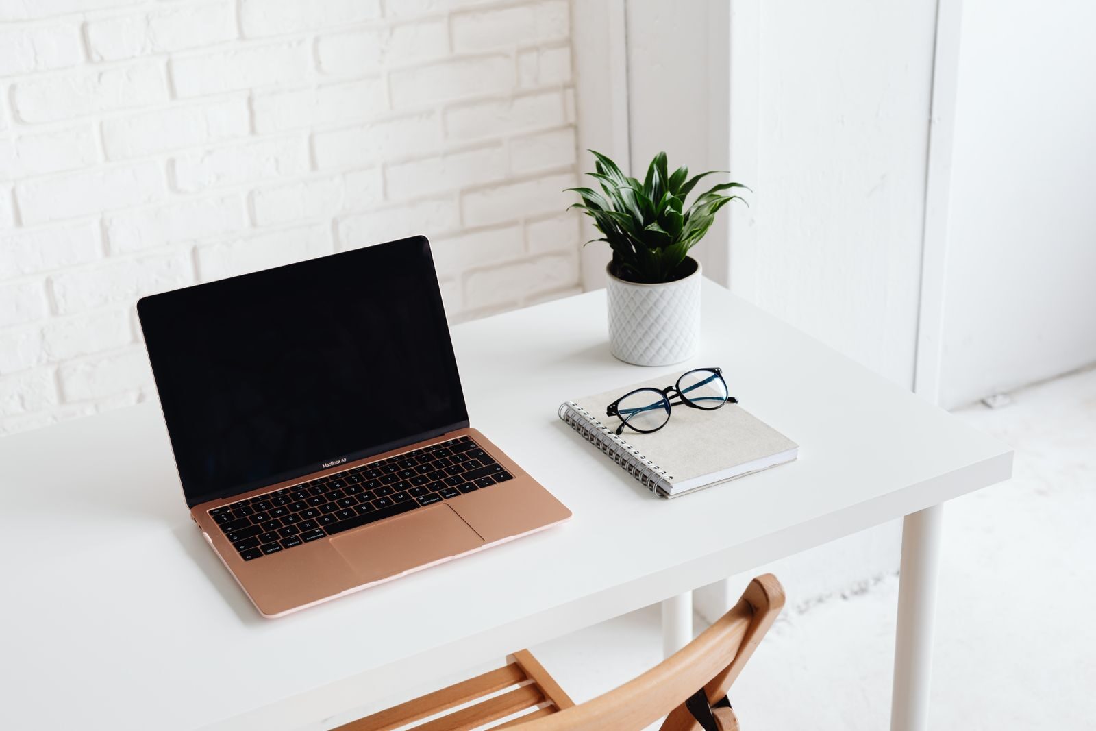 How to Create a Calm and Functional Home Office